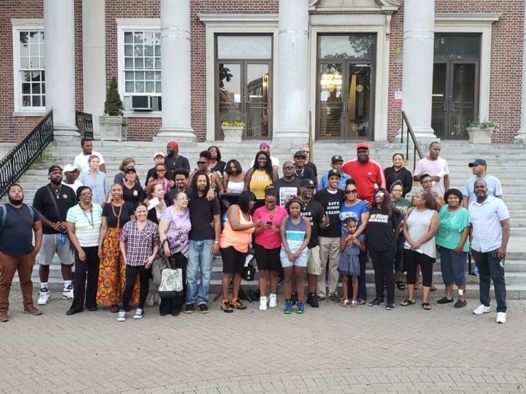 Mt. Vernon Residents Rally  Against Mayor Thomas