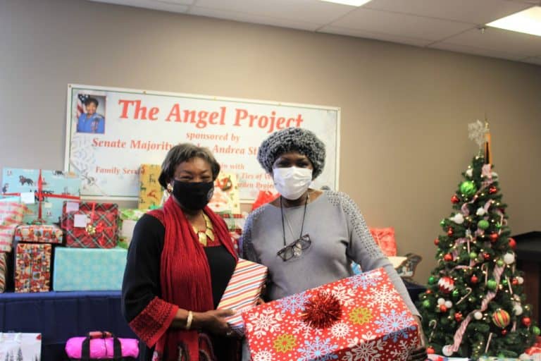 NYS Senate Majority Leader Stewart-Cousins Brings Cheer for Holidays to Granparent Primary Caregivers