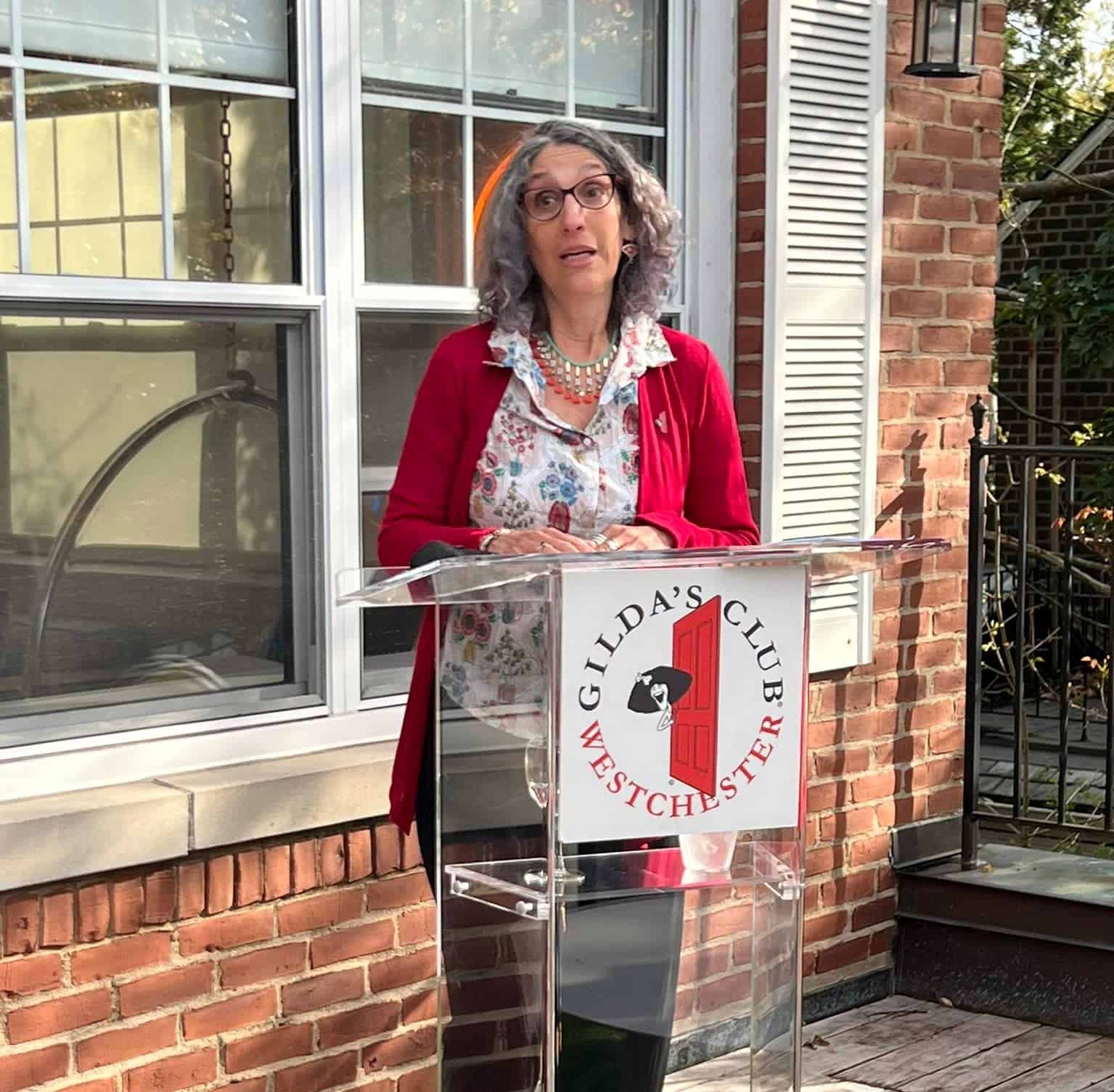Gilda’s Club Westchester Welcomes New Executive Director Julia Schwartz-Leeper Gilda’s Club Westchester Welcomes New Executive Director Julia Schwartz-Leeper