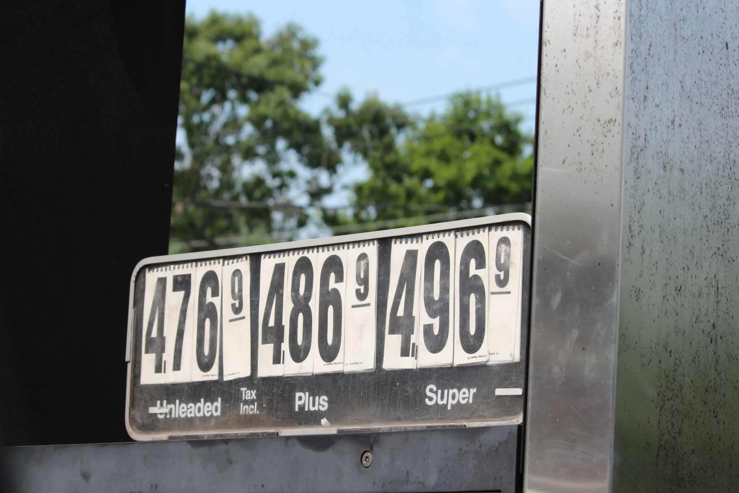 Oil Prices Drop 20% but Gas Prices at the Pump Down Only 10%-What Gives? Oil Prices Drop 20% but Gas Prices at the Pump Down Only 10%-What Gives?