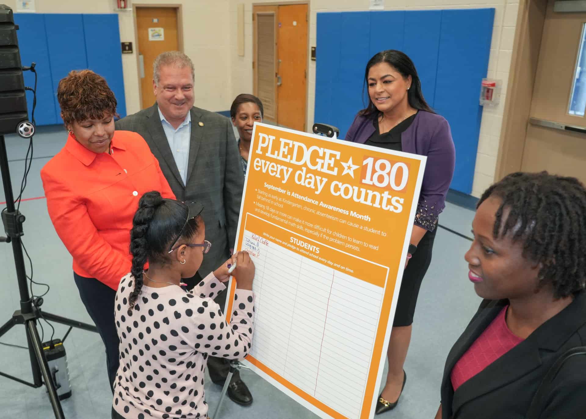 Students Accept Mayor Spano’s 180 Pledge for Perfect Attendance Students Accept Mayor Spano’s 180 Pledge for Perfect Attendance