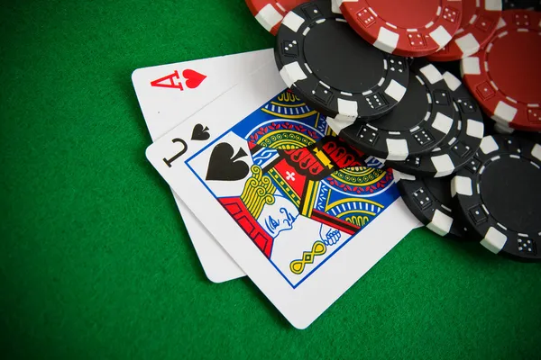 Comparing Poker Versus Blackjack - Which is the Better Game to Play