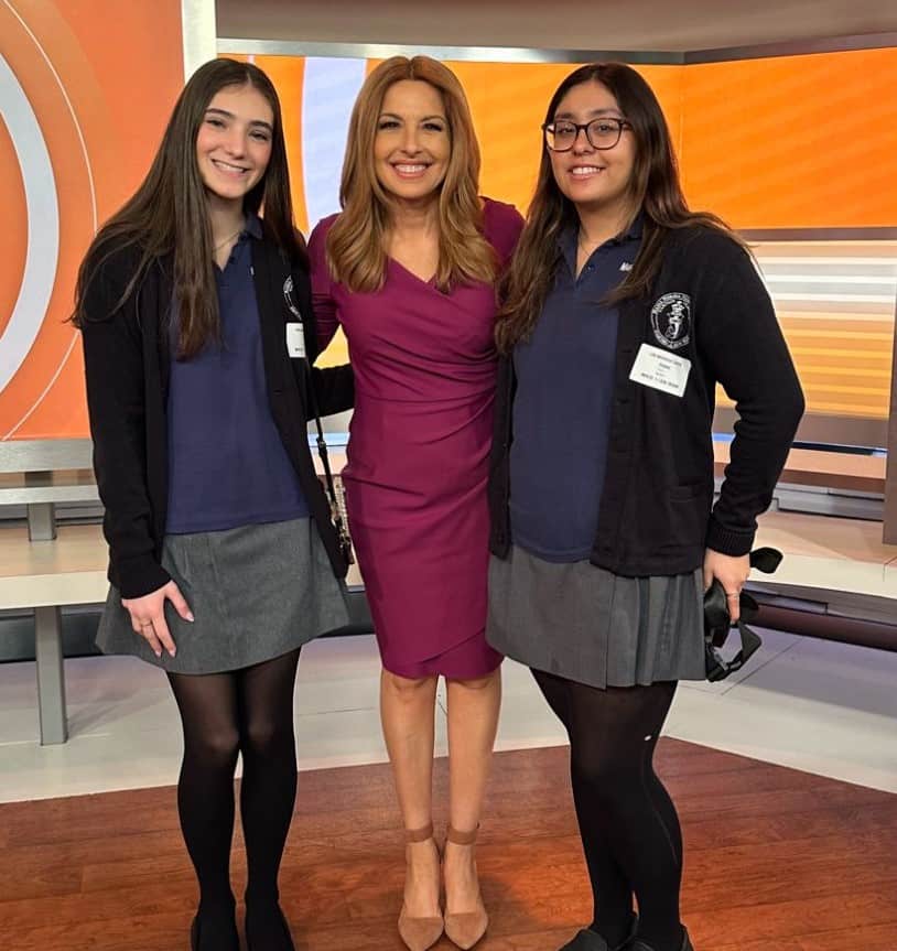 Maria Regina High School Seniors Experience TV News Broadcast with Alumna and Emmy Winner Mary Calvi Maria Regina High School Seniors Experience TV News Broadcast with Alumna and Emmy Winner Mary Calvi