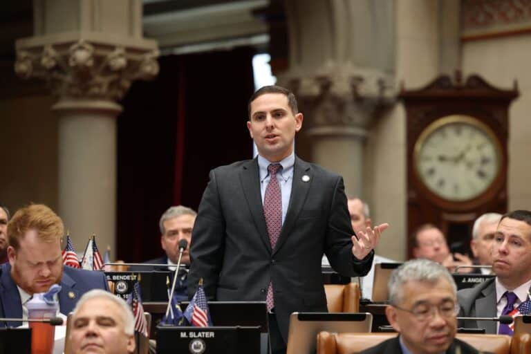 “Don’t put illegal immigrants before hardworking taxpayers”- Slater Votes No On State Budget