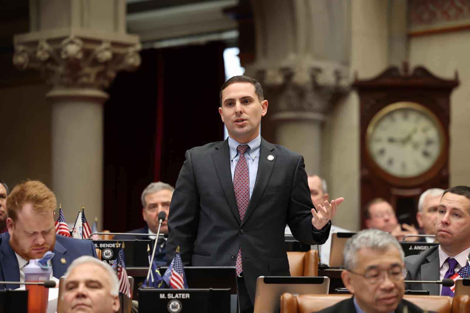 “Don’t put illegal immigrants before hardworking taxpayers”- Slater Votes No On State Budget “Don’t put illegal immigrants before hardworking taxpayers”- Slater Votes No On State Budget