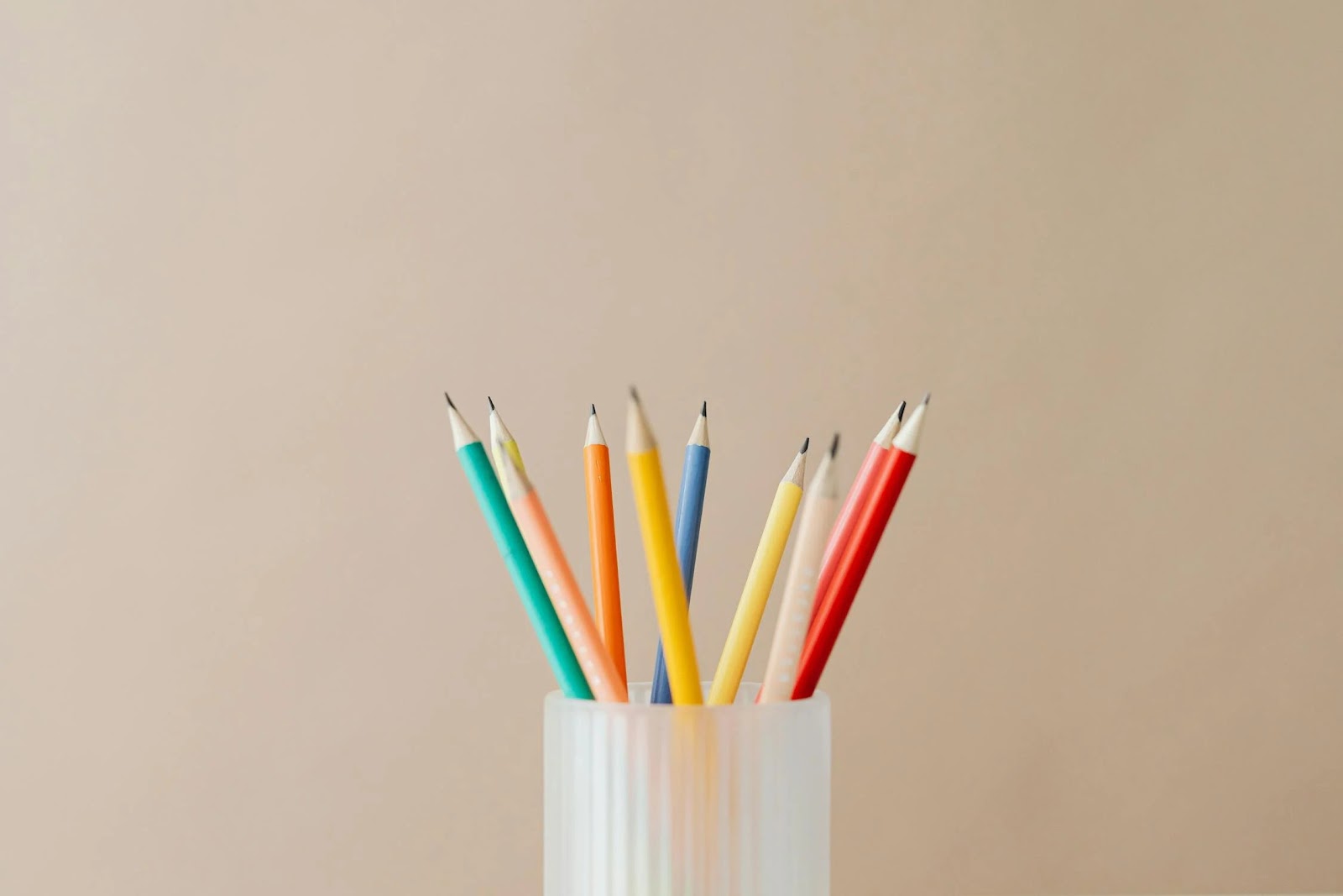 Carpenter Pencil vs. Regular Pencil Carpenter Pencil vs. Regular Pencil