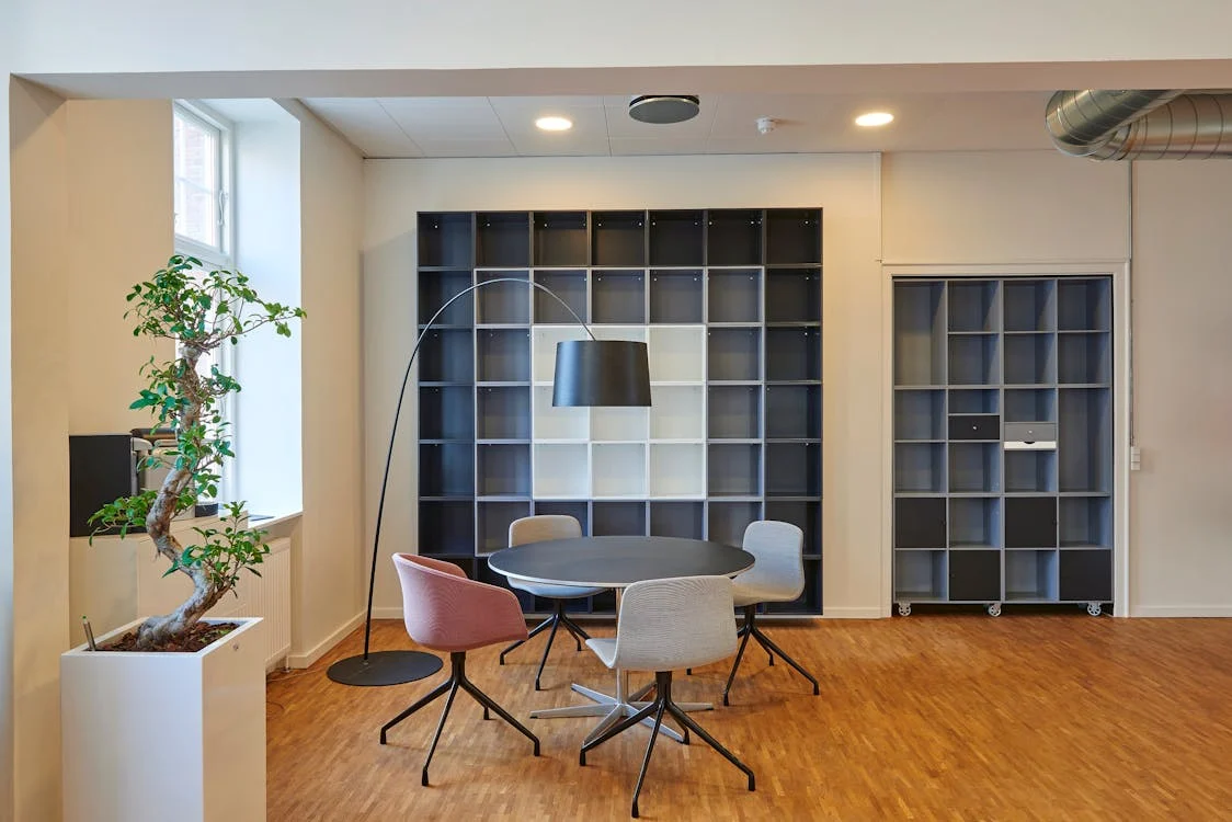 Affordable Alternatives to Long-Term Office Leases for Small Businesses Affordable Alternatives to Long-Term Office Leases for Small Businesses