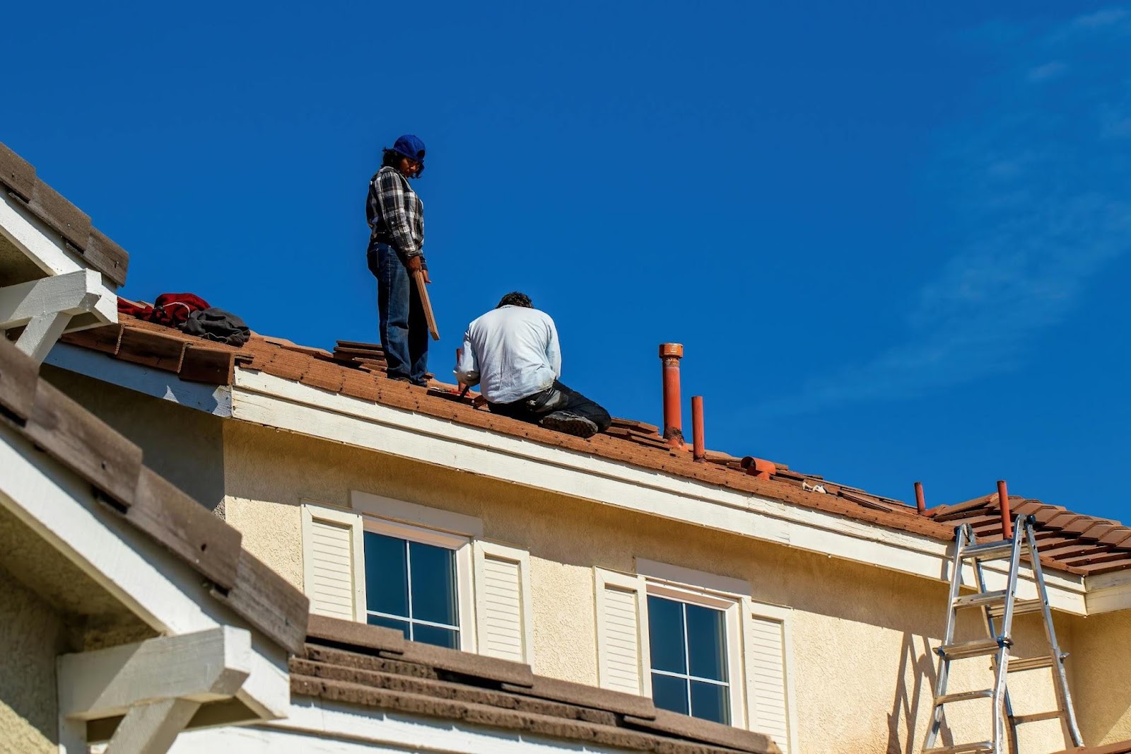 Signs Your Roof Might Be Failing and What You Can Do to Fix It Before It’s Too Late Signs Your Roof Might Be Failing and What You Can Do to Fix It Before It’s Too Late