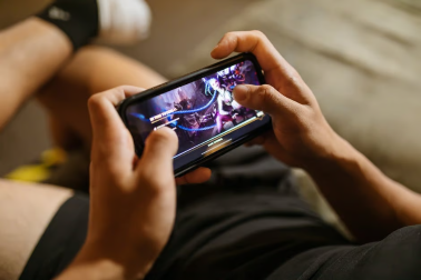Top-Up vs. In-Game Earning: Which Is the Better Strategy for Mobile Gaming?