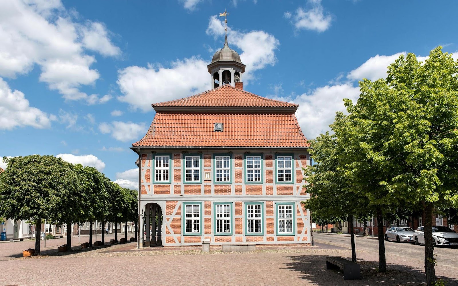 Understanding the Different Types of Roof Materials and Their Advantages Understanding the Different Types of Roof Materials and Their Advantages