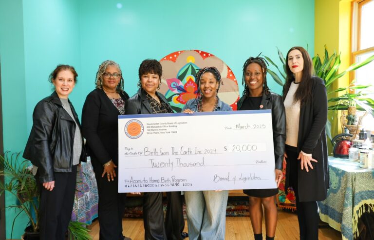 County Legislator Shanae Williams Delivers $20k Grant to Birth from the Earth
