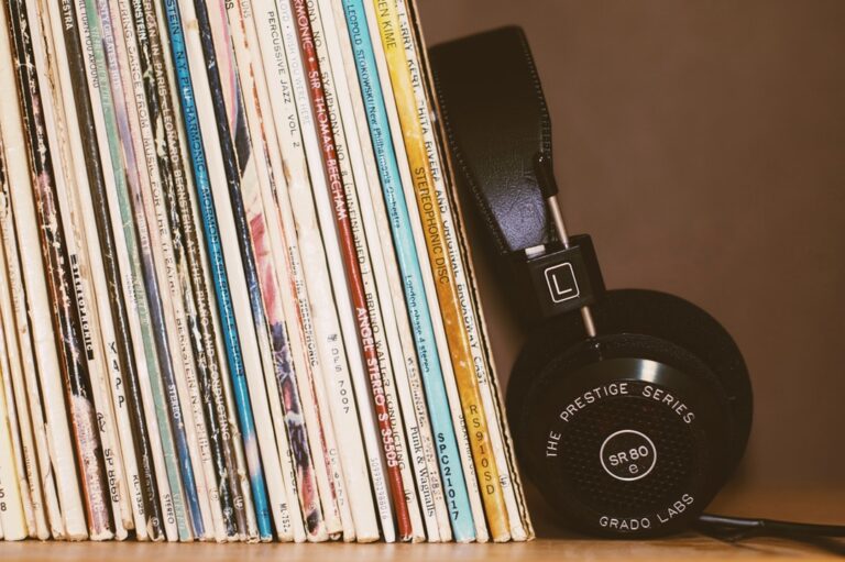 How Independent Artists Can Easily Distribute Their Music