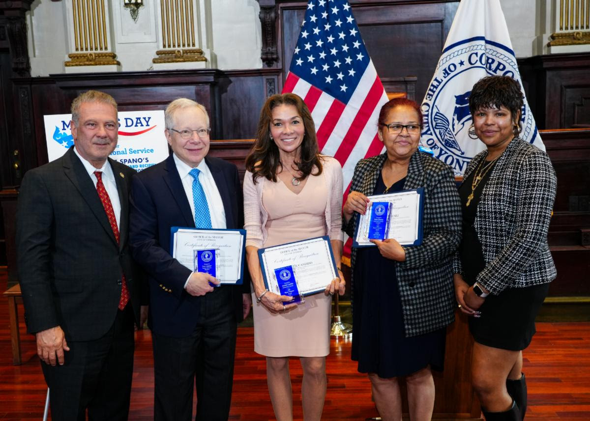 MAYOR MIKE SPANO HONORS THREE SENIOR VOLUNTEERS DURING MAYORS DAY OF RECOGNITION FOR NATIONAL SERVICE MAYOR MIKE SPANO HONORS THREE SENIOR VOLUNTEERS DURING MAYORS DAY OF RECOGNITION FOR NATIONAL SERVICE