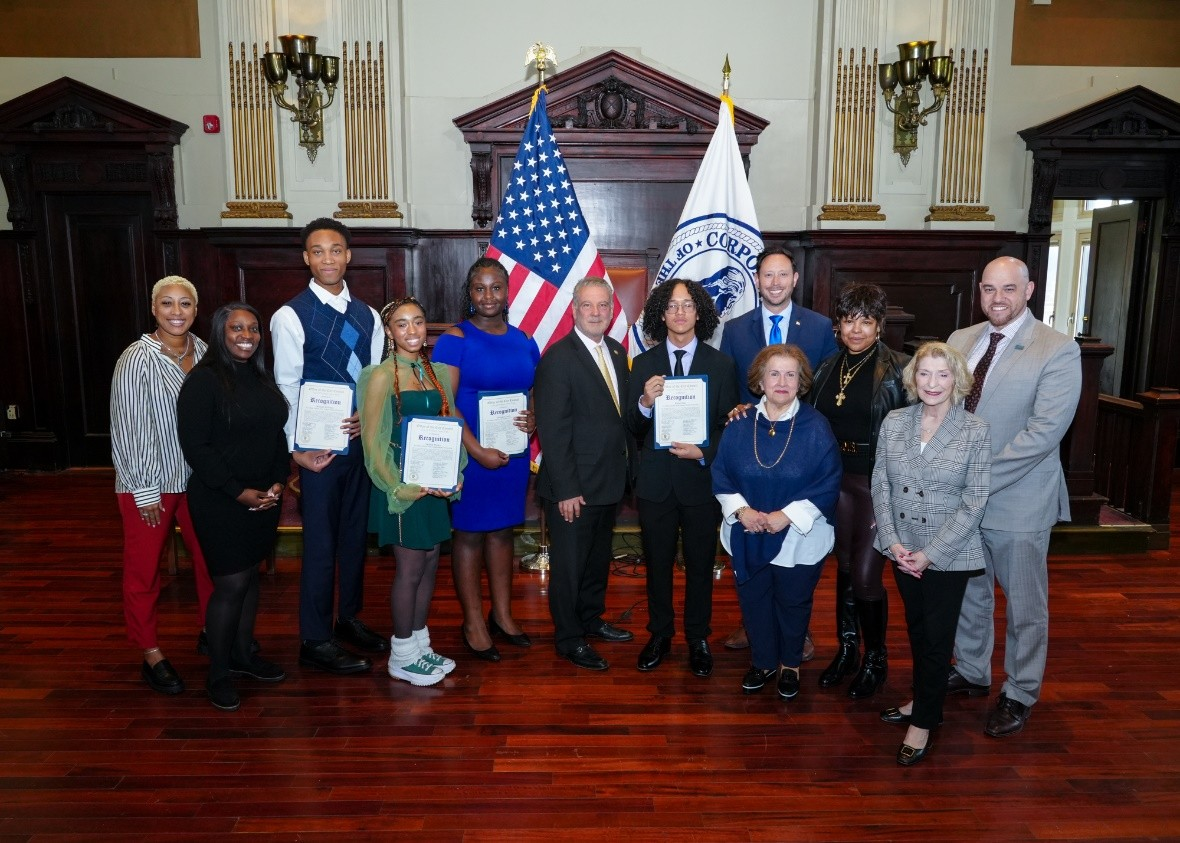 YONKERS MAYOR SPANO SWEARS IN FOUR STUDENTS TO YONKERS BOARD OF EDUCATION YONKERS MAYOR SPANO SWEARS IN FOUR STUDENTS TO YONKERS BOARD OF EDUCATION