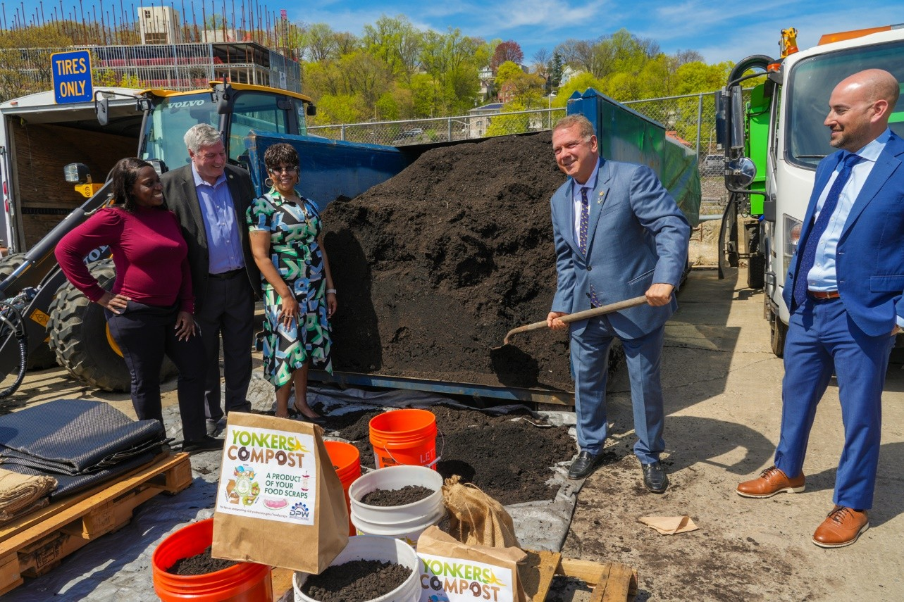 CITY OF YONKERS DISTRIBUTES FREE COMPOST TO YONKERS RESIDENTS CITY OF YONKERS DISTRIBUTES FREE COMPOST TO YONKERS RESIDENTS