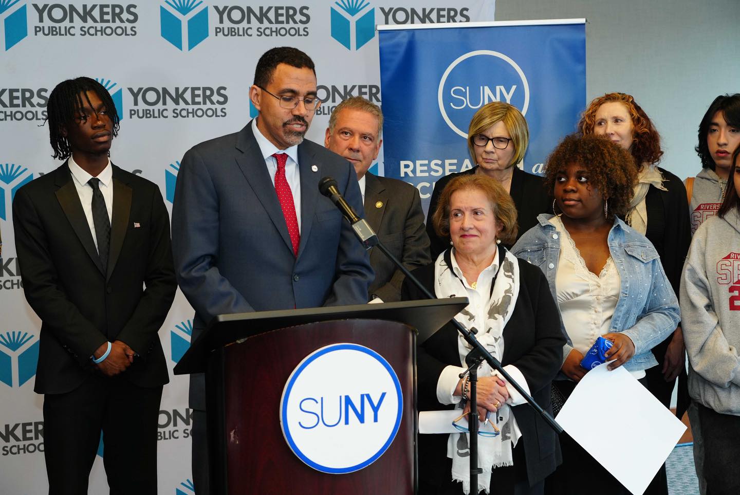 SUNY Chancellor King Visits Yonkers to Discuss College Financial Aid With High School Seniors, Encourage FAFSA Completion SUNY Chancellor King Visits Yonkers to Discuss College Financial Aid With High School Seniors, Encourage FAFSA Completion
