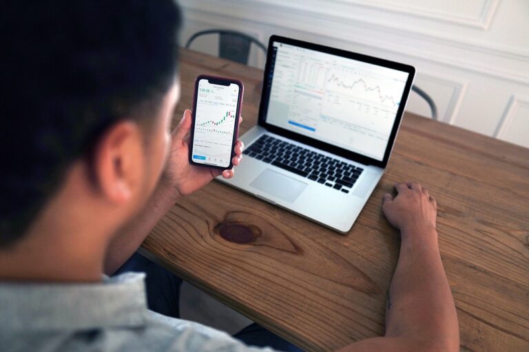 Which One is the Best Trading Platform Between MT4 and MT5?