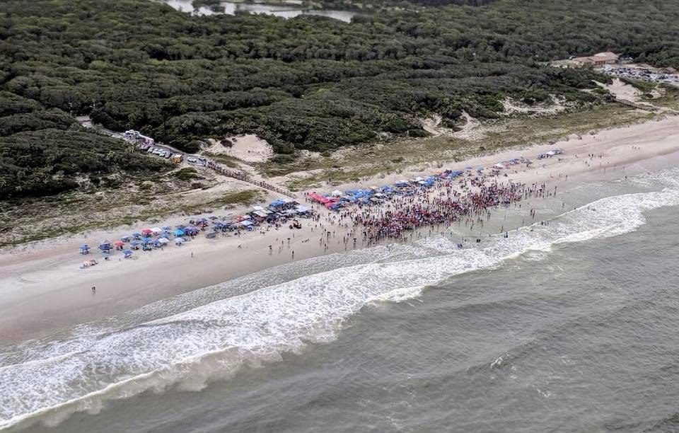 Nearly 2,000 Individuals Publicly Declare Their Faith at The Church of Eleven22’s Record-Breaking Beach Baptism Nearly 2,000 Individuals Publicly Declare Their Faith at The Church of Eleven22’s Record-Breaking Beach Baptism