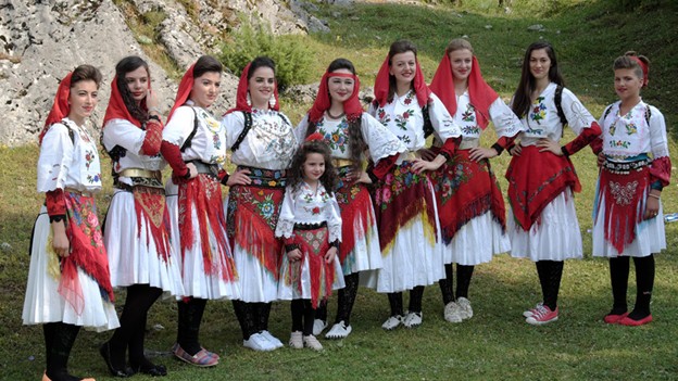 Albanian Culture on Screen: How TVALB Helps Families Raise Bilingual Children Albanian Culture on Screen: How TVALB Helps Families Raise Bilingual Children