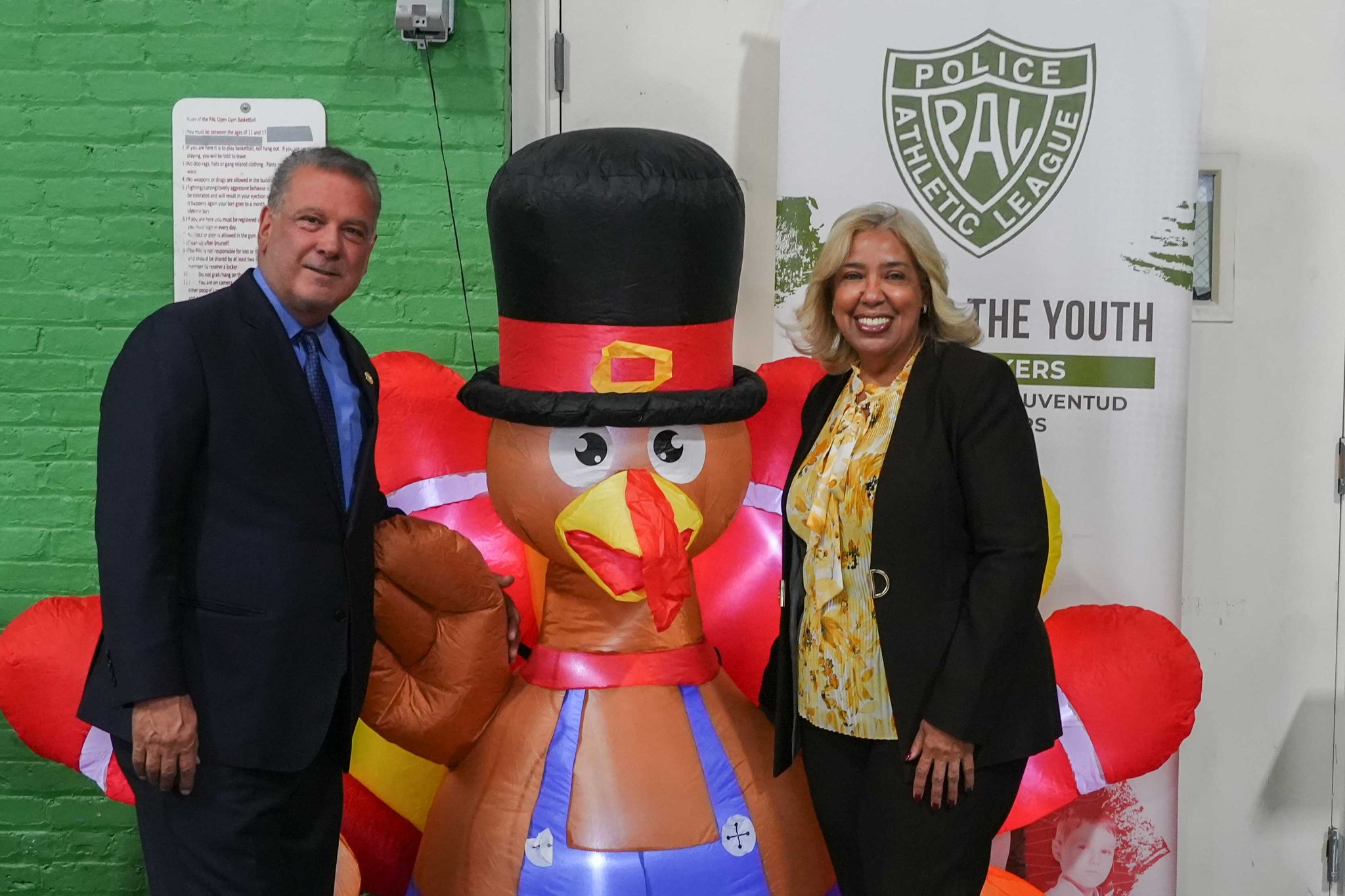 Mayor Spano’s Annual Turkey Drive Feeds 400 at the PAL Mayor Spano’s Annual Turkey Drive Feeds 400 at the PAL