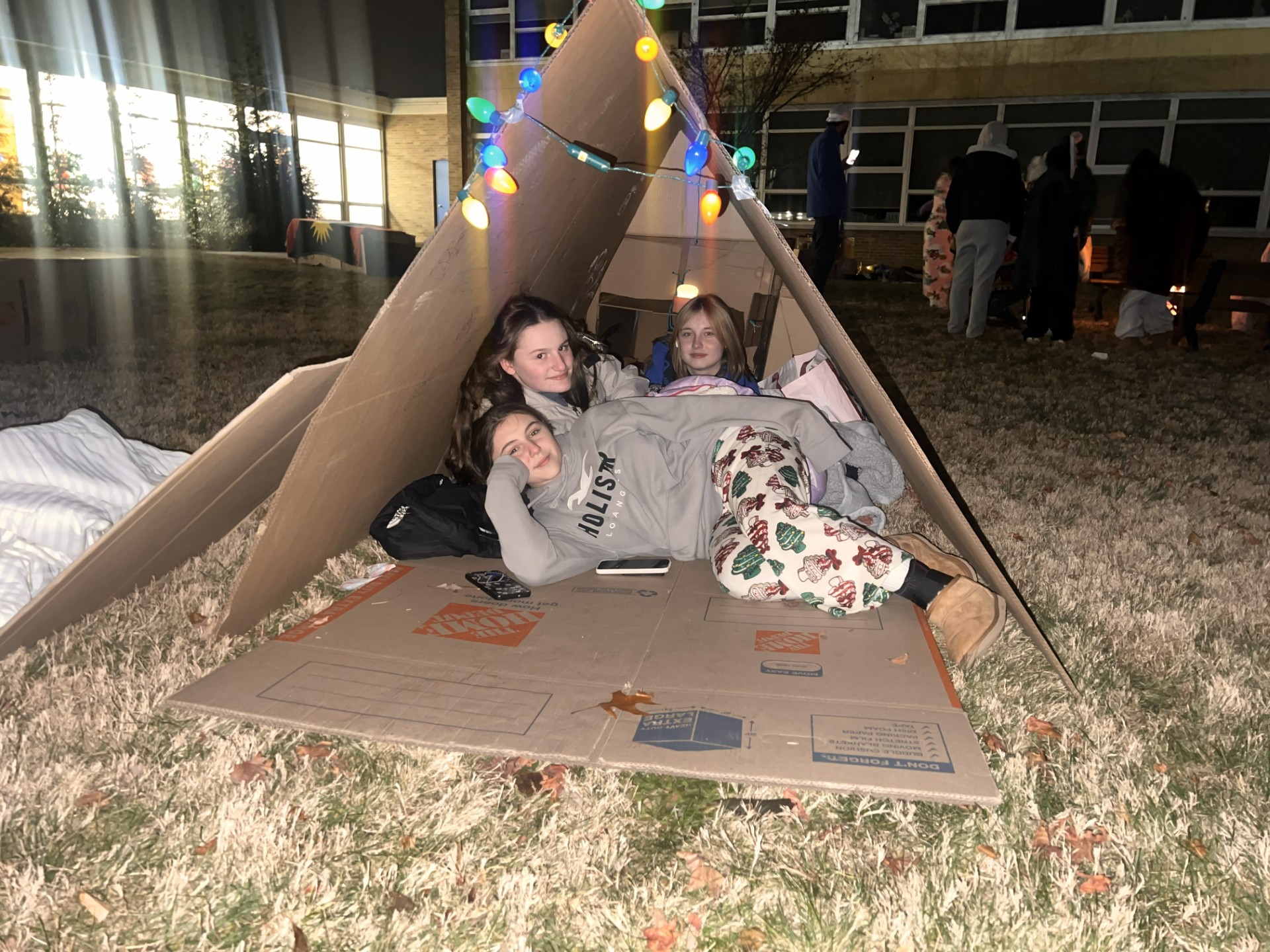 48 Maria Regina HS Students Sleep in Boxes to Support The Homeless 48 Maria Regina HS Students Sleep in Boxes to Support The Homeless