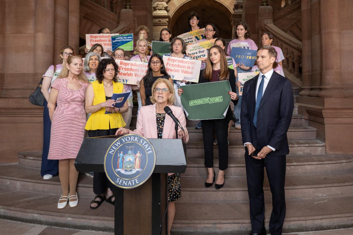 Senator Shelley Mayer, State Lawmakers, Reproductive Freedom Attorneys and Advocates Including Reproductive Futures, National Council of Jewish Women – New York, Dr. Mary Applegate, Dr. Cheryl Frye, and Medical Students for Choice Urge Passage of Abortion Patient Privacy Legislation Senator Shelley Mayer, State Lawmakers, Reproductive Freedom Attorneys and Advocates Including Reproductive Futures, National Council of Jewish Women – New York, Dr. Mary Applegate, Dr. Cheryl Frye, and Medical Students for Choice Urge Passage of Abortion Patient Privacy Legislation