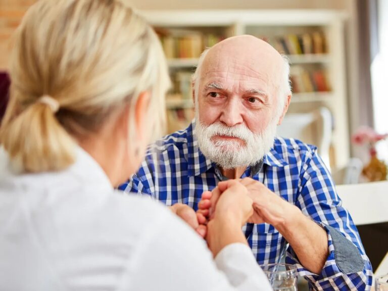 How Assisted Living Communities Build Friendships Among Seniors