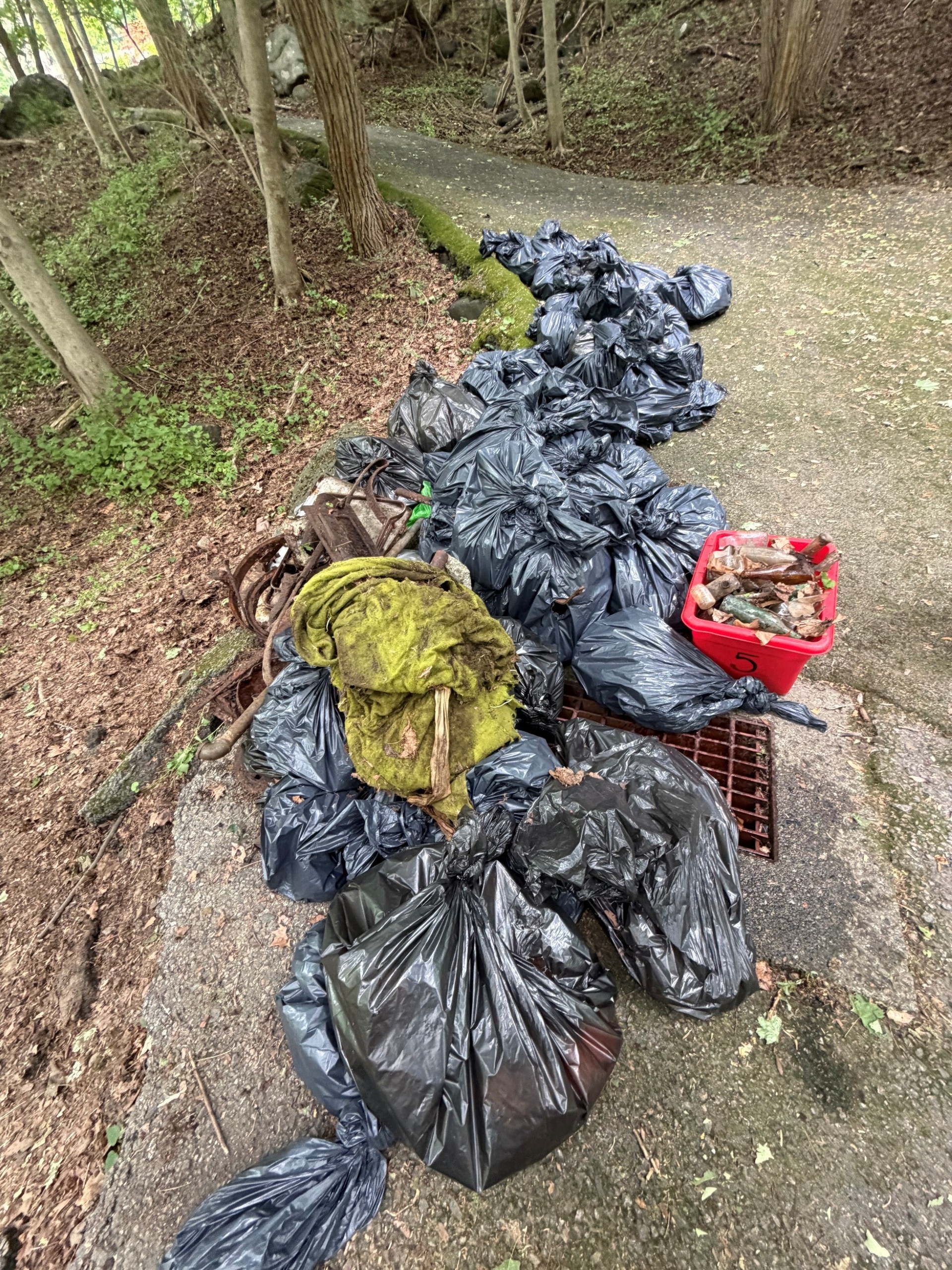 CLEAN Volunteers Haul Record 1,500 Pounds of Trash at Silver Lake Park CLEAN Volunteers Haul Record 1,500 Pounds of Trash at Silver Lake Park