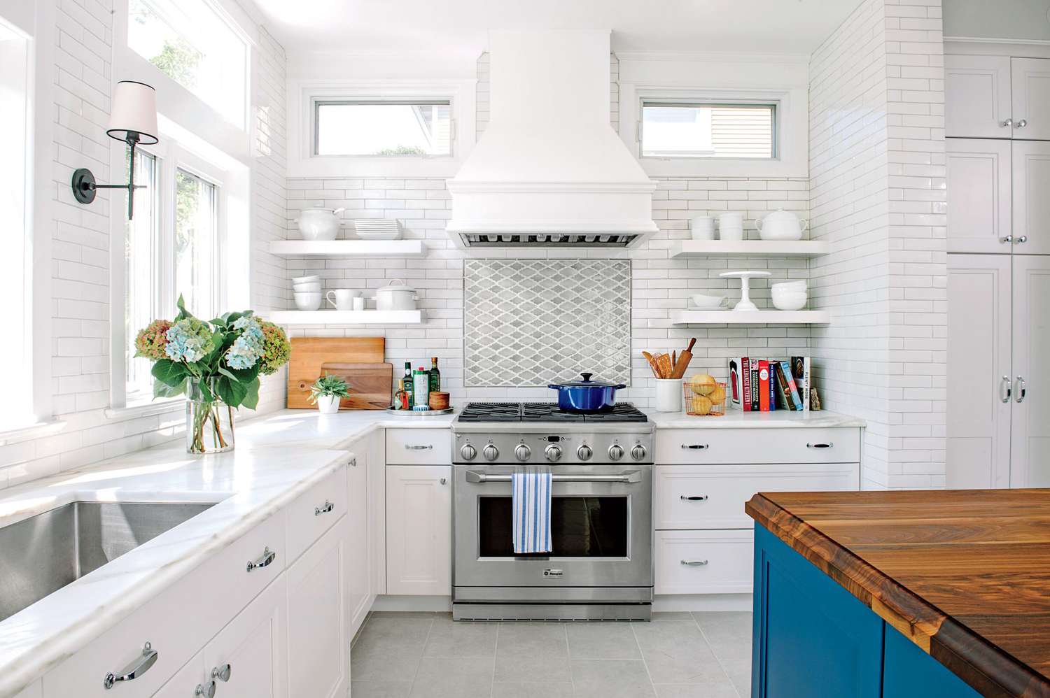 Why White Walls Win in Commercial Kitchens Why White Walls Win in Commercial Kitchens